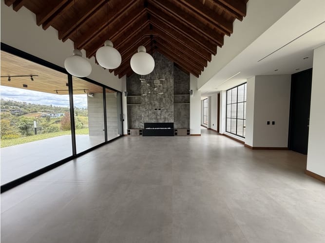 Casa de 4 alcobas en venta en El Capiro, Rionegro, 463 m² · foto 3 de 17