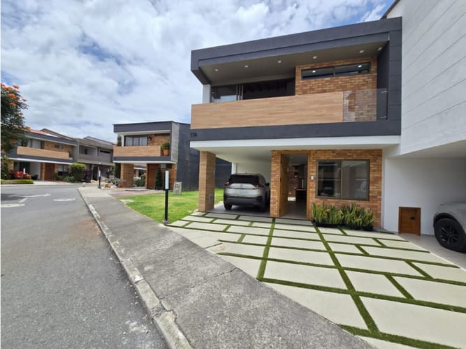 Casa de 4 alcobas en venta en La Ceja, 174 m² · foto 2 de 24