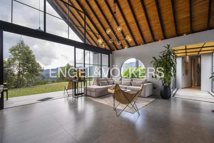 Casa de 3 alcobas en venta en El Retiro, 278 m² · foto 2 de 14