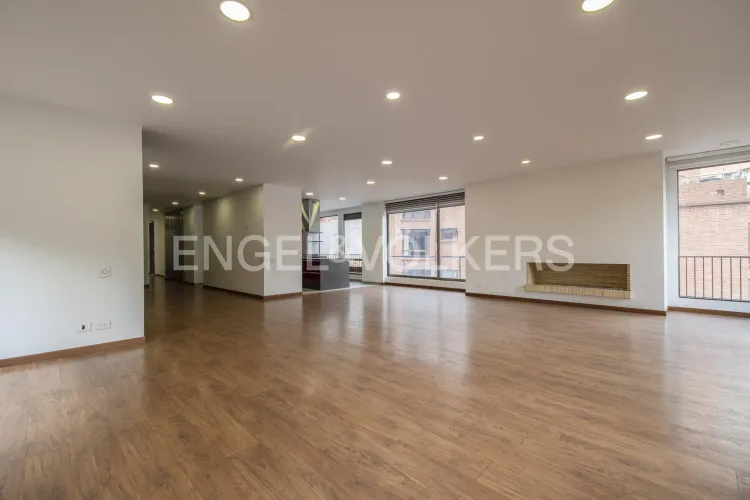 Apartamento de 3 alcobas en venta en La Cabrera, Bogotá, 270 m² · foto 3 de 15