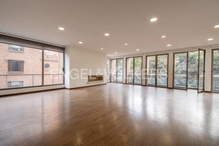 Apartamento de 3 alcobas en venta en La Cabrera, Bogotá, 270 m² · foto 2 de 15