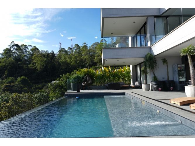 Casa de 12 alcobas en venta en Las Palmas, Medellín, 1550 m² · foto 3 de 24