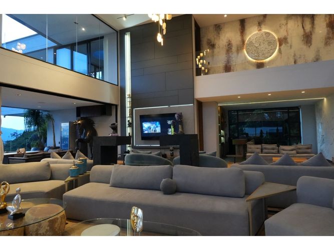 Casa de 12 alcobas en venta en Las Palmas, Medellín, 1550 m² · foto 6 de 24