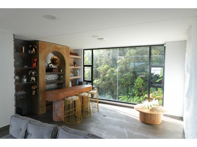 Casa de 12 alcobas en venta en Las Palmas, Medellín, 1550 m² · foto 9 de 24