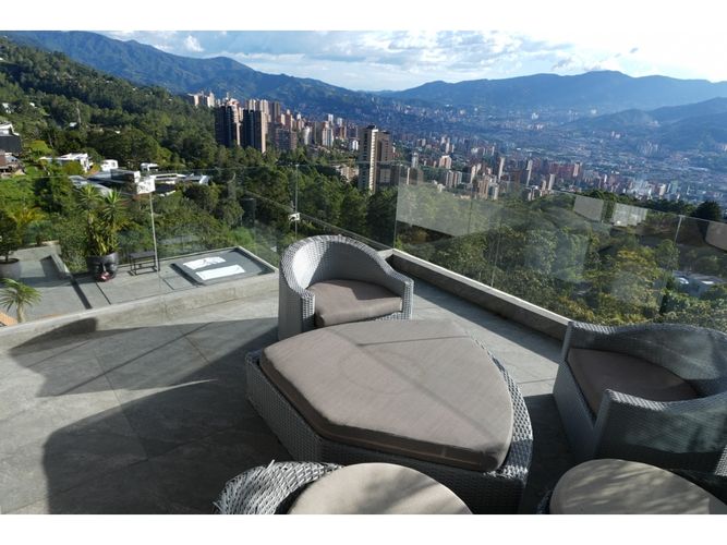 Casa de 12 alcobas en venta en Las Palmas, Medellín, 1550 m² · foto 18 de 24