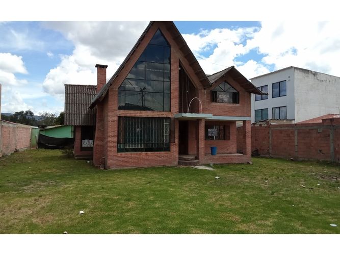 Casa de 4 alcobas en venta en Tiquiza, Chía, 1116 m² · foto 2 de 23