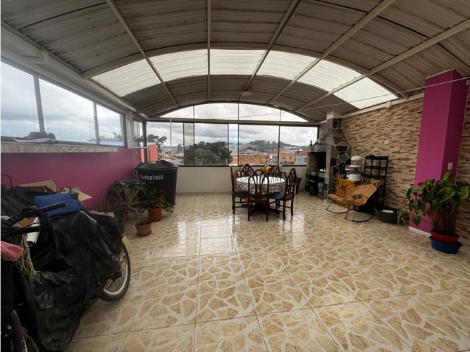 Casa de 7 alcobas en venta en Engativa Zona Urbana, Bogotá, 216 m² · foto 2 de 24