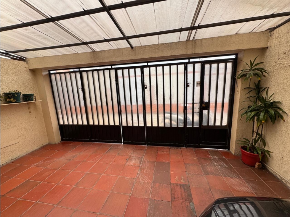 Casa en venta en Capellania, Bogotá · foto 3 de 24