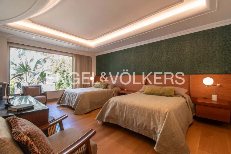 Casa de 5 alcobas en venta en El Poblado, Medellín, 891 m² · foto 19 de 23