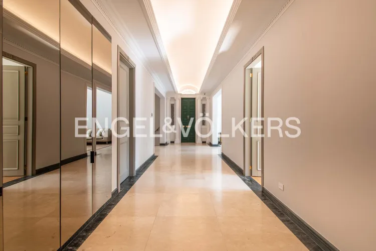 Casa de 5 alcobas en venta en El Poblado, Medellín, 891 m² · foto 16 de 23