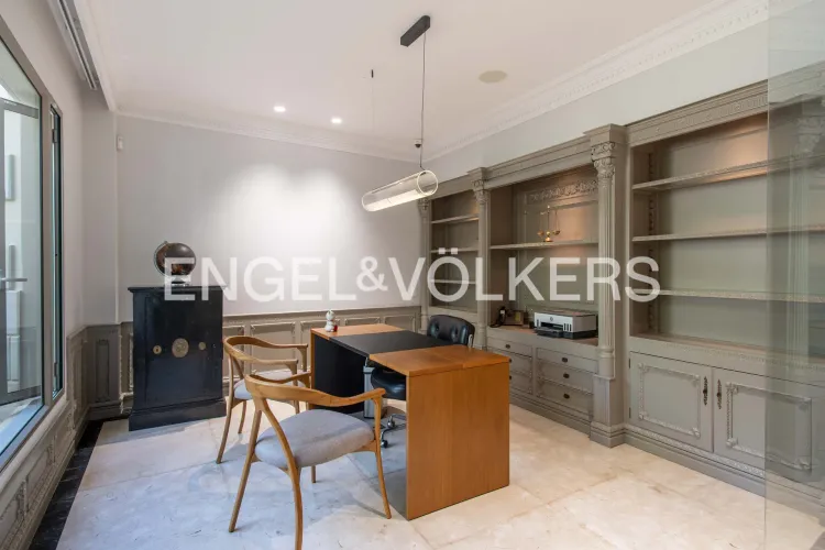 Casa de 5 alcobas en venta en El Poblado, Medellín, 891 m² · foto 9 de 23