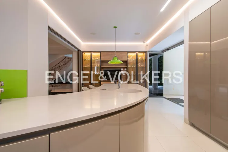 Casa de 5 alcobas en venta en El Poblado, Medellín, 891 m² · foto 8 de 23