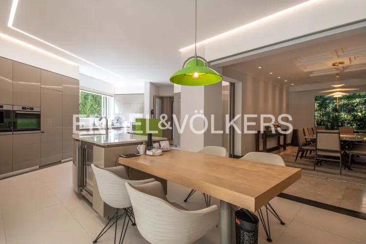 Casa de 5 alcobas en venta en El Poblado, Medellín, 891 m² · foto 7 de 23