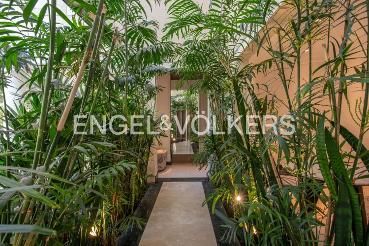 Casa de 5 alcobas en venta en El Poblado, Medellín, 891 m² · foto 5 de 23