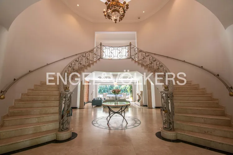 Casa de 5 alcobas en venta en El Poblado, Medellín, 891 m² · foto 3 de 23