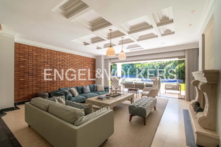 Casa de 5 alcobas en venta en El Poblado, Medellín, 891 m² · foto 2 de 23