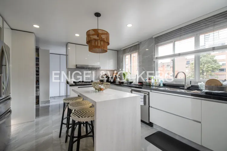 Apartamento de 3 alcobas en venta en Chico Norte, Bogotá, 227 m² · foto 7 de 16