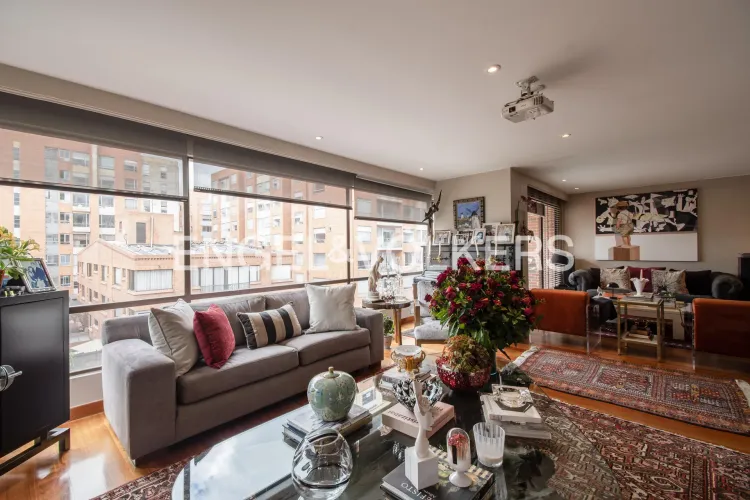 Apartamento de 3 alcobas en venta en Chico Norte, Bogotá, 227 m² · foto 2 de 16