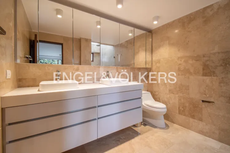 Casa de 4 alcobas en venta en Cerros De Niza, Bogotá, 255 m² · foto 17 de 22
