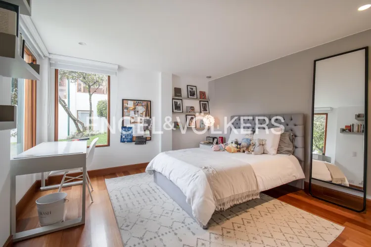 Casa de 4 alcobas en venta en Cerros De Niza, Bogotá, 255 m² · foto 13 de 22
