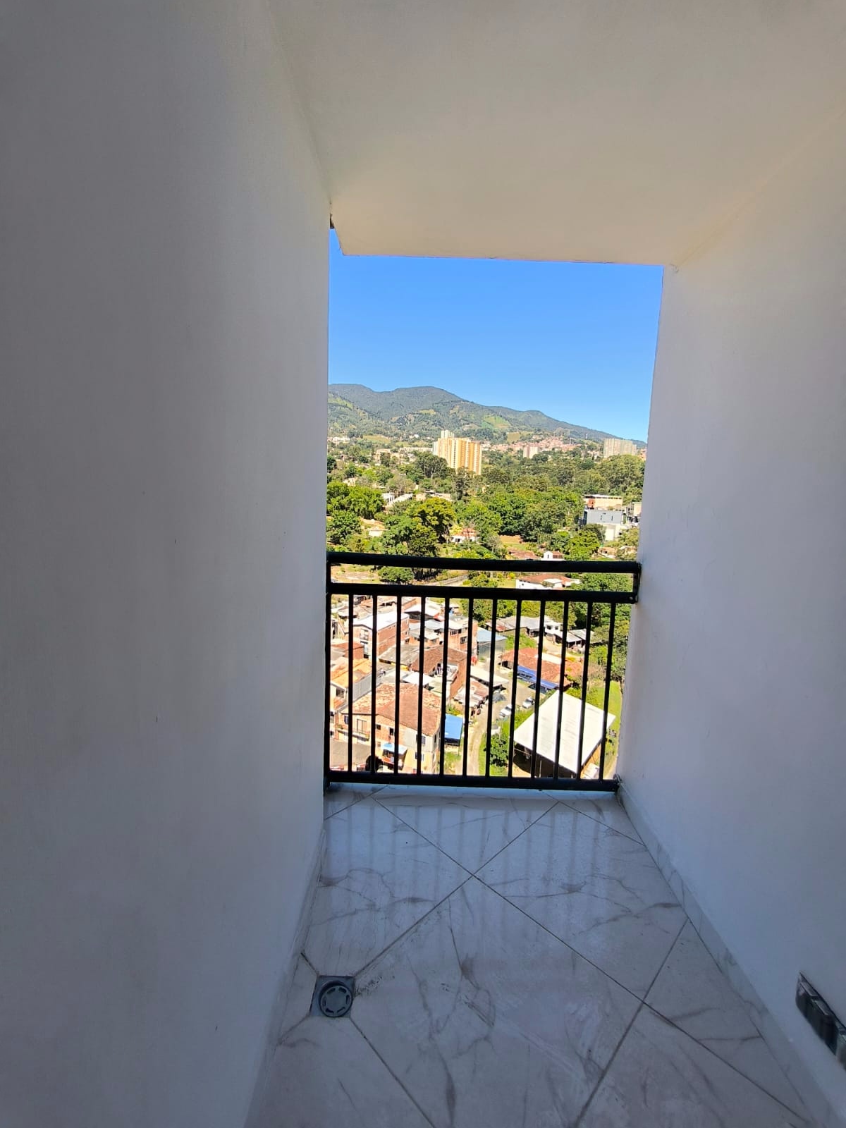 Apartamento en venta en Miraflores, Medellín · foto 3 de 13