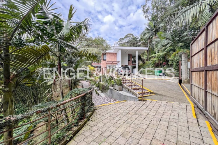 Casa de 10 alcobas en venta en San Lucas, Envigado, 740 m² · foto 2 de 22