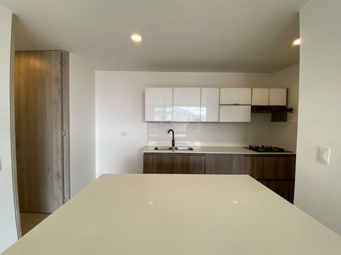 Apartamento de 3 alcobas en arriendo en Los Balsos, Medellín, 130 m² · foto 5 de 17
