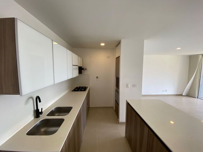 Apartamento de 3 alcobas en arriendo en Los Balsos, Medellín, 130 m² · foto 6 de 17