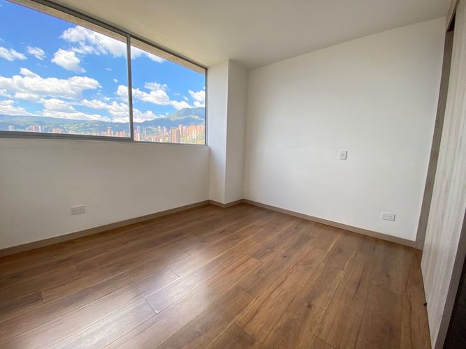 Apartamento de 3 alcobas en arriendo en Los Balsos, Medellín, 130 m² · foto 8 de 17