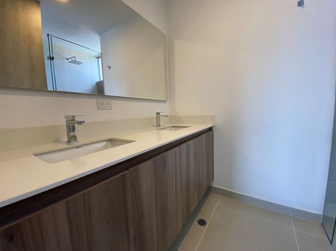 Apartamento de 3 alcobas en arriendo en Los Balsos, Medellín, 130 m² · foto 15 de 17