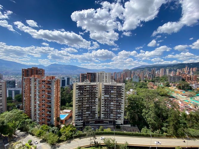 Apartamento de 3 alcobas en arriendo en Los Balsos, Medellín, 130 m² · foto 17 de 17
