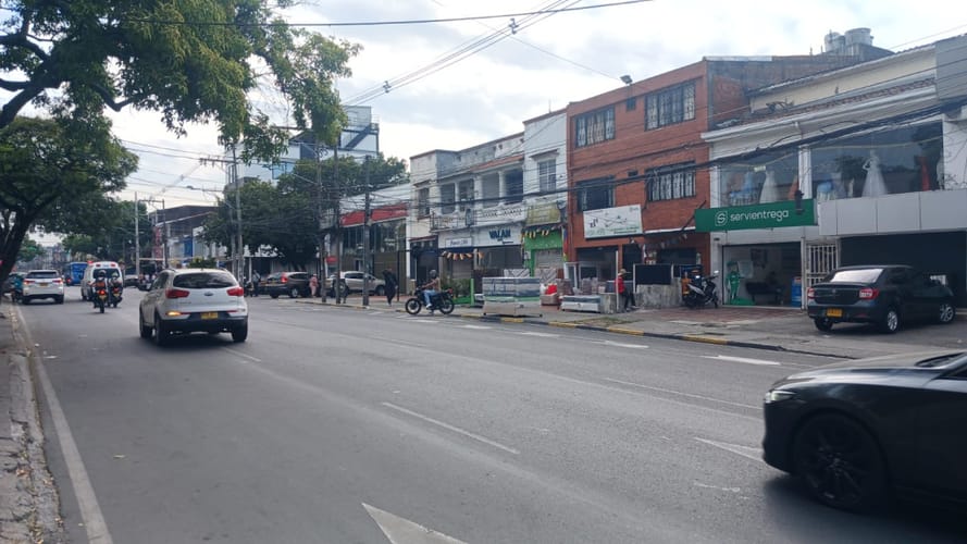 Edificio en venta en Champagnat, Cali, 737 m² · foto 2 de 5
