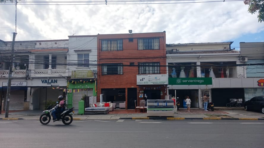Edificio en venta en Champagnat, Cali, 737 m² · foto 3 de 5