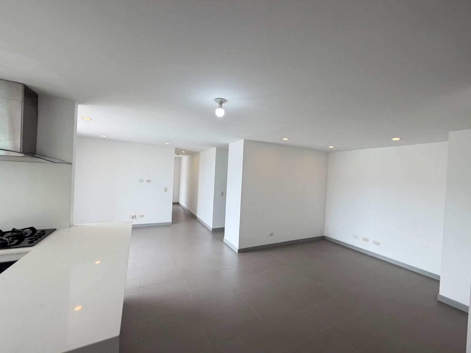 Apartamento en arriendo en Castropol, Medellín · foto 4 de 15