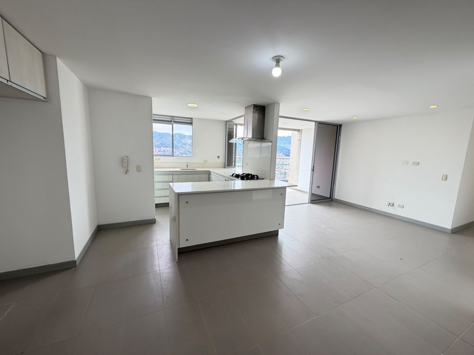 Apartamento en arriendo en Castropol, Medellín · foto 5 de 15