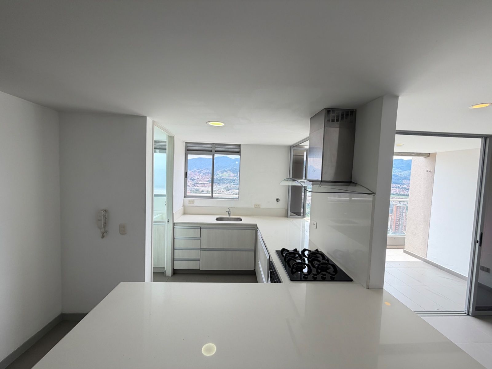 Apartamento en arriendo en Castropol, Medellín · foto 6 de 15