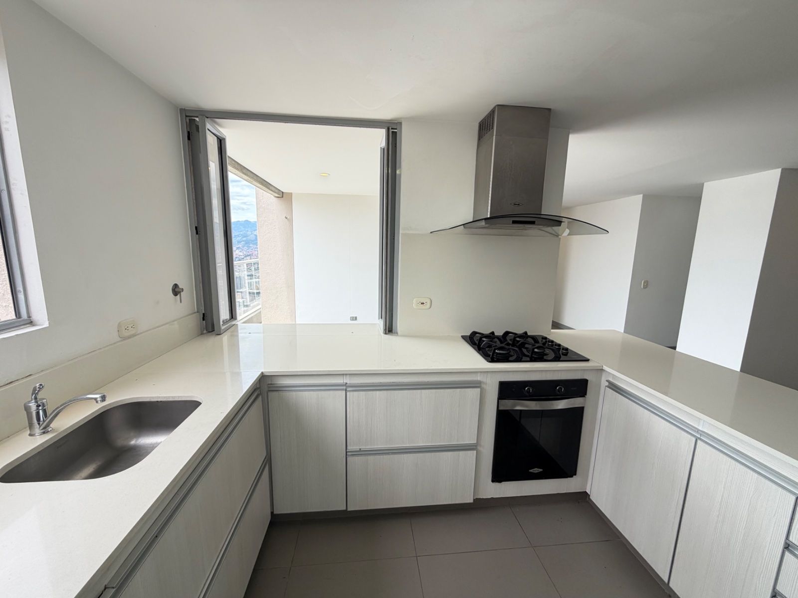 Apartamento en arriendo en Castropol, Medellín · foto 7 de 15