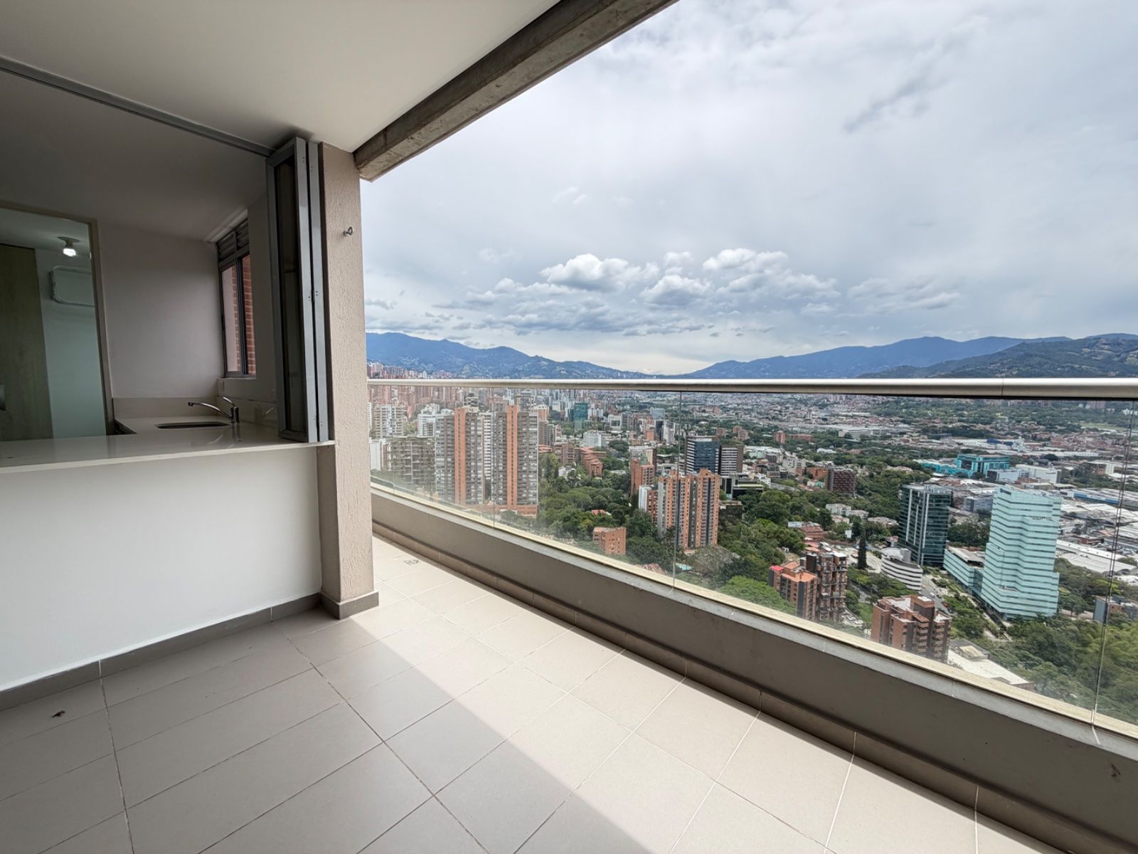Apartamento en arriendo en Castropol, Medellín · foto 13 de 15