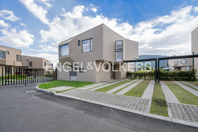 Casa de 3 alcobas en venta en Pueblo Viejo, Cota, 197 m² · foto 18 de 18