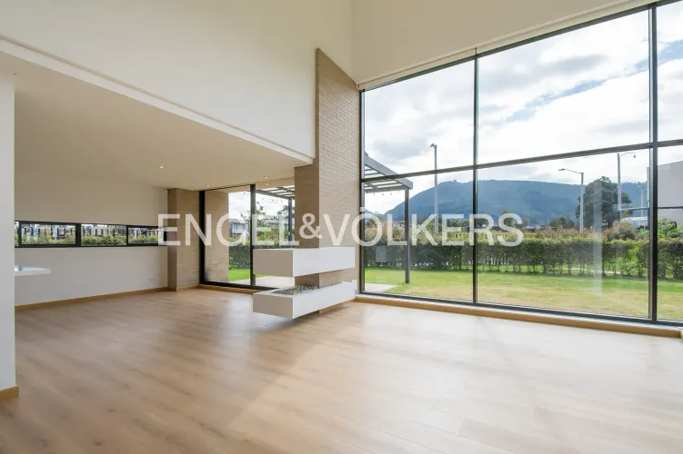 Casa de 3 alcobas en venta en Pueblo Viejo, Cota, 197 m² · foto 2 de 18