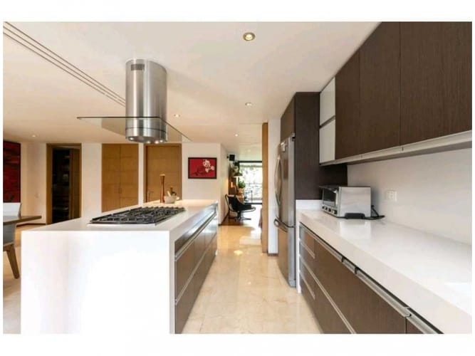 Apartamento en venta en El Poblado, Medellín · foto 2 de 21