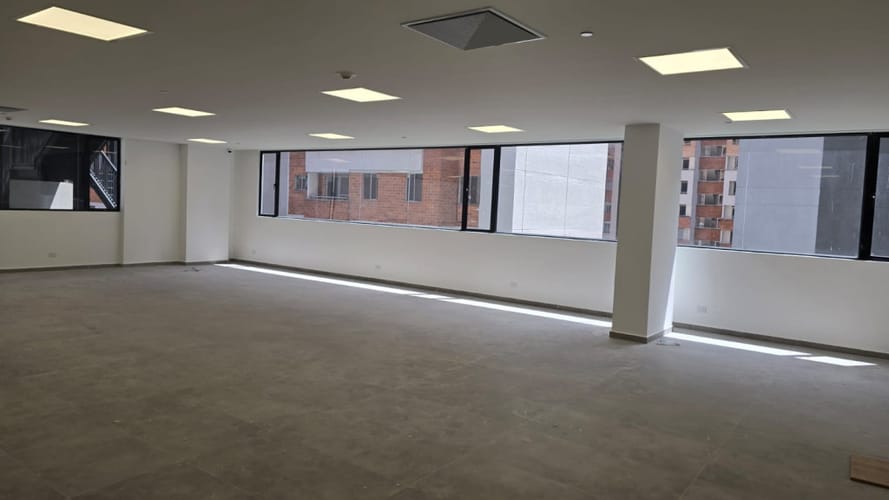 Oficina en arriendo en Ciudad Del Río, Medellín, 133 m² · foto 2 de 10