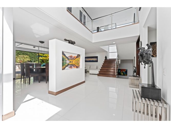 Apartamento de 3 alcobas en venta en San Lucas, Medellín, 378 m² · foto 2 de 24