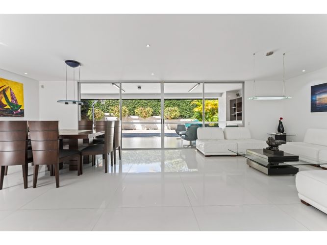 Apartamento de 3 alcobas en venta en San Lucas, Medellín, 378 m² · foto 3 de 24
