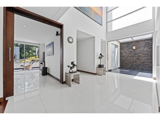 Apartamento de 3 alcobas en venta en San Lucas, Medellín, 378 m² · foto 4 de 24