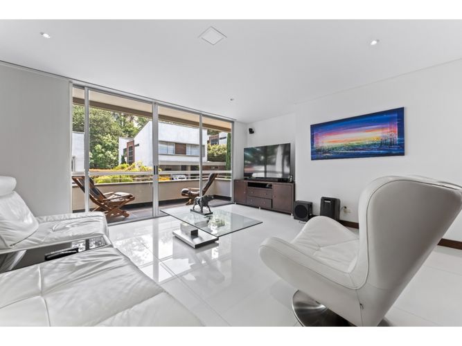 Apartamento de 3 alcobas en venta en San Lucas, Medellín, 378 m² · foto 5 de 24