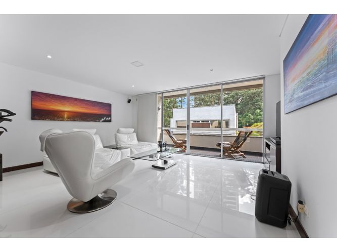 Apartamento de 3 alcobas en venta en San Lucas, Medellín, 378 m² · foto 6 de 24