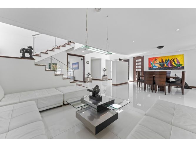 Apartamento de 3 alcobas en venta en San Lucas, Medellín, 378 m² · foto 7 de 24