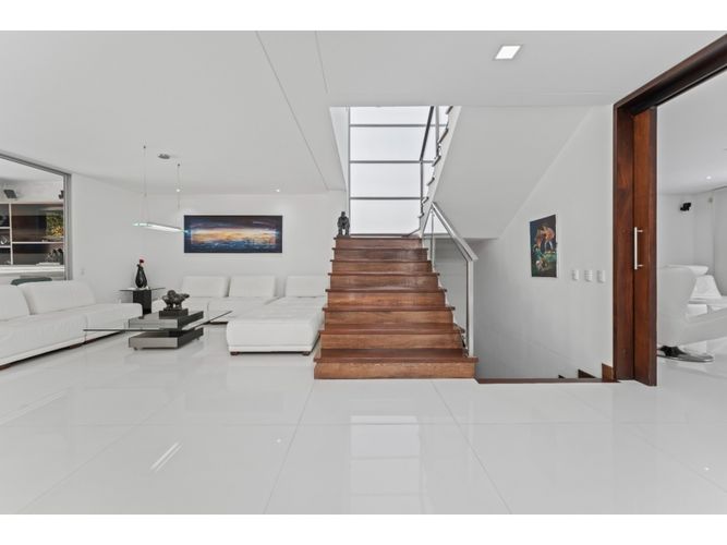 Apartamento de 3 alcobas en venta en San Lucas, Medellín, 378 m² · foto 8 de 24