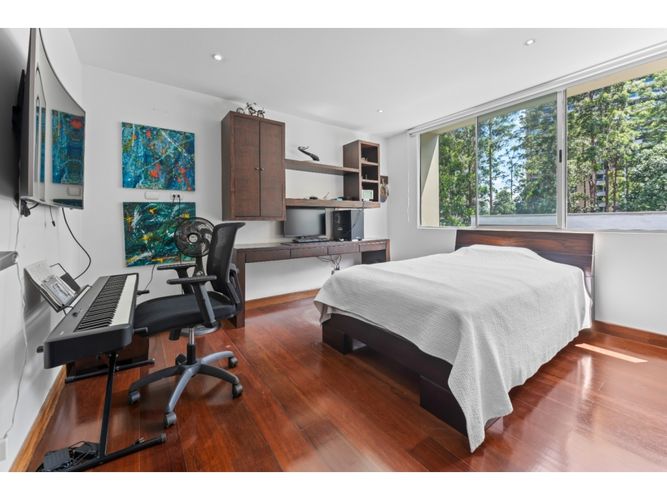 Apartamento de 3 alcobas en venta en San Lucas, Medellín, 378 m² · foto 15 de 24